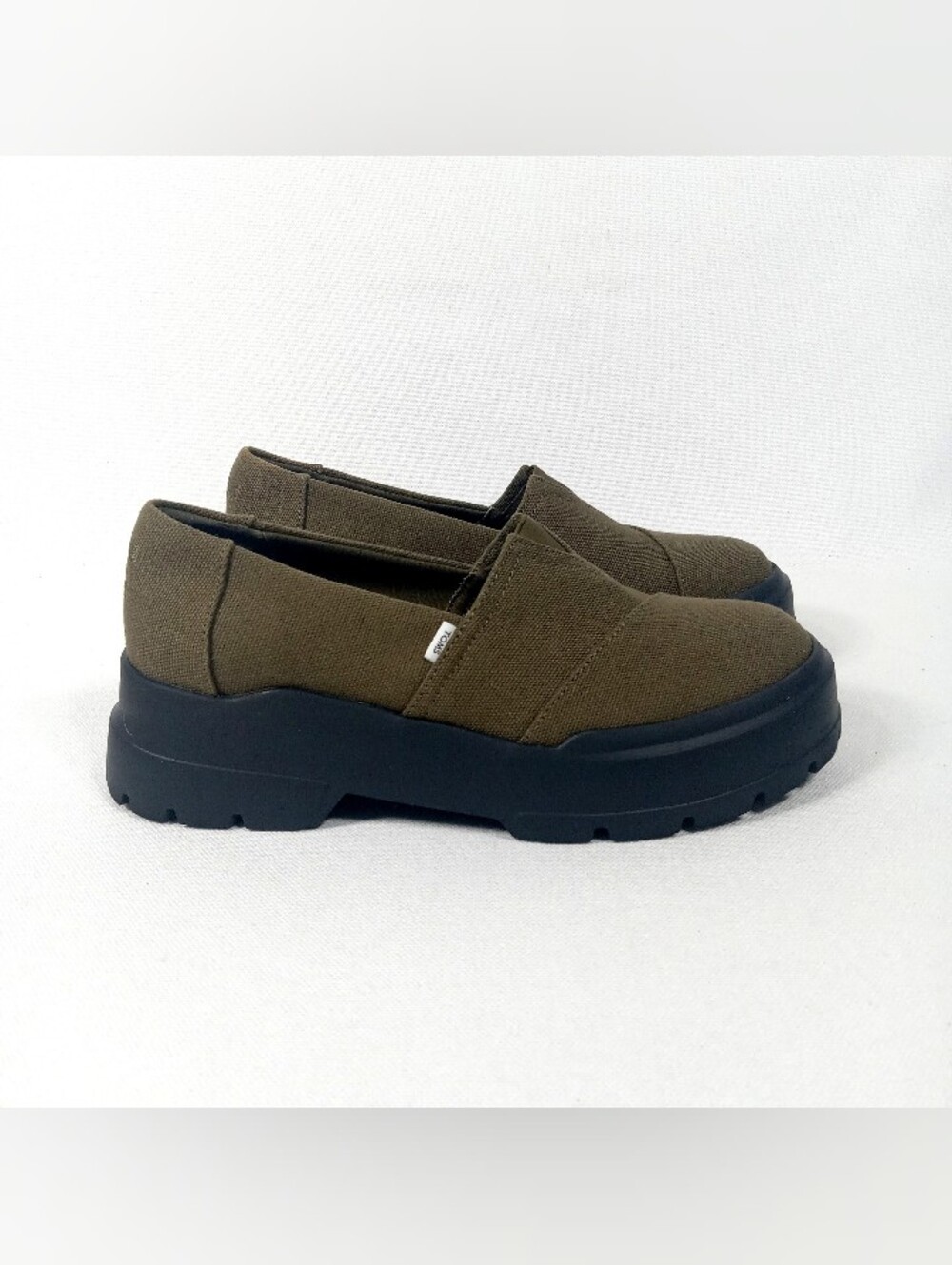 TOMS Comlow Sneaker Slip-ons in Olive Green Women's Size 8.5